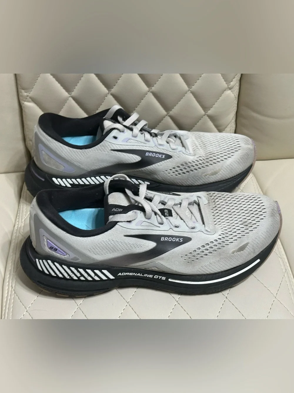 Brooks Adrenaline GTS 23 Wide running shoes size 8.5 wide gray